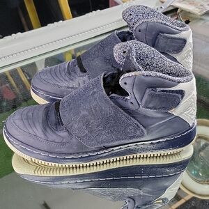 Mens 8.5  Air Jordan Fusion 20 'Midnight Navy' sneakers with a blue suede upper.